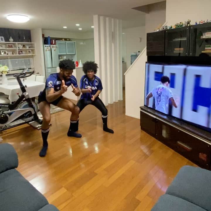 パトリックのインスタグラム：「ごめんなさい、長期間家にいたので私はスタジアムにいたかと思いました。Desculpa muitos dias em quarentena eu pensei que estava no estádio!! #saudade #gol ⚽️😢」