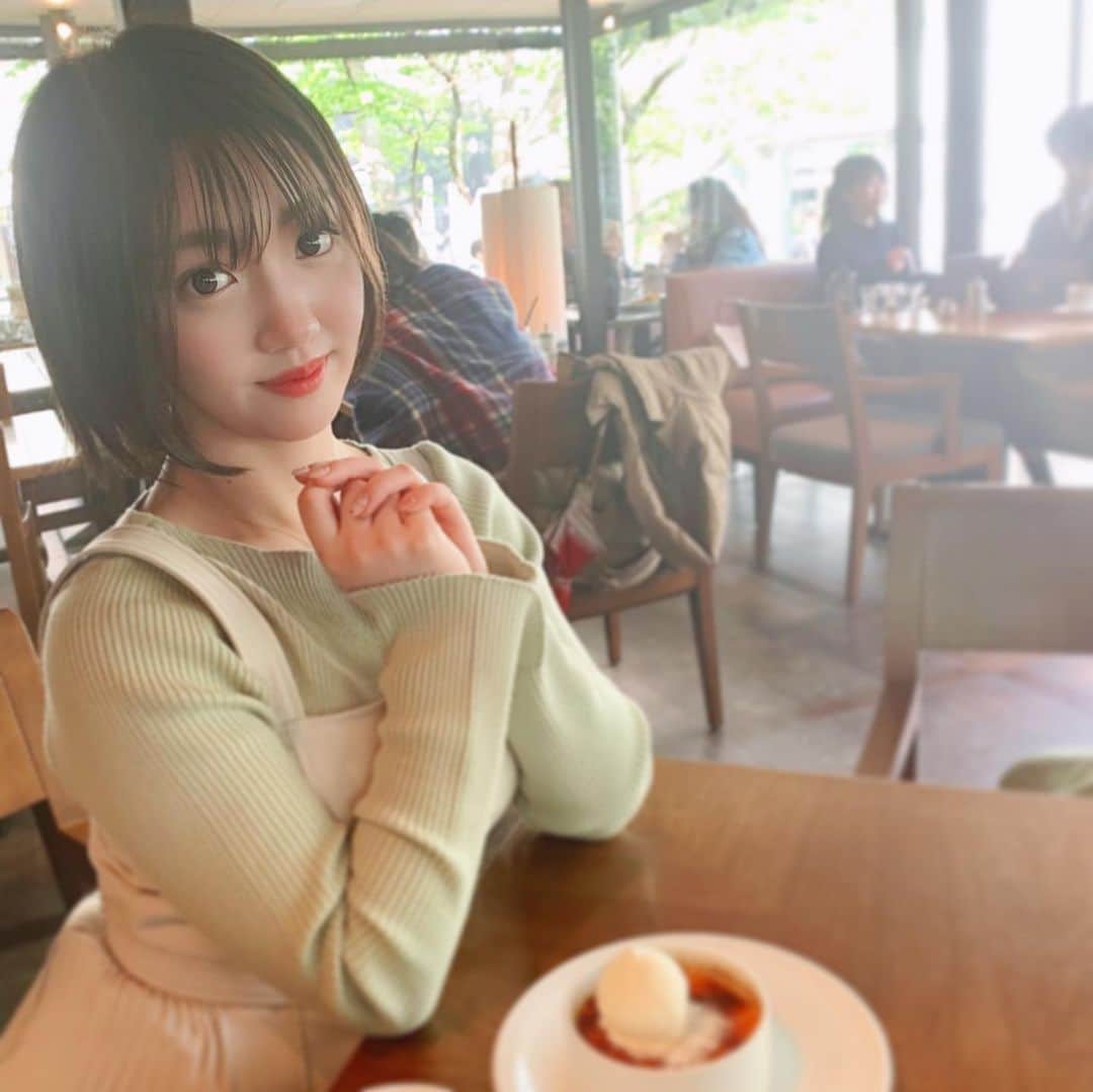 のインスタグラム：「代官山lunch💖✨ tops・skirt→#lagnamoon  jacket→#gracecontinental  #lunch #代官山カフェ　#カフェ巡り　#2020ss #ivyplace」