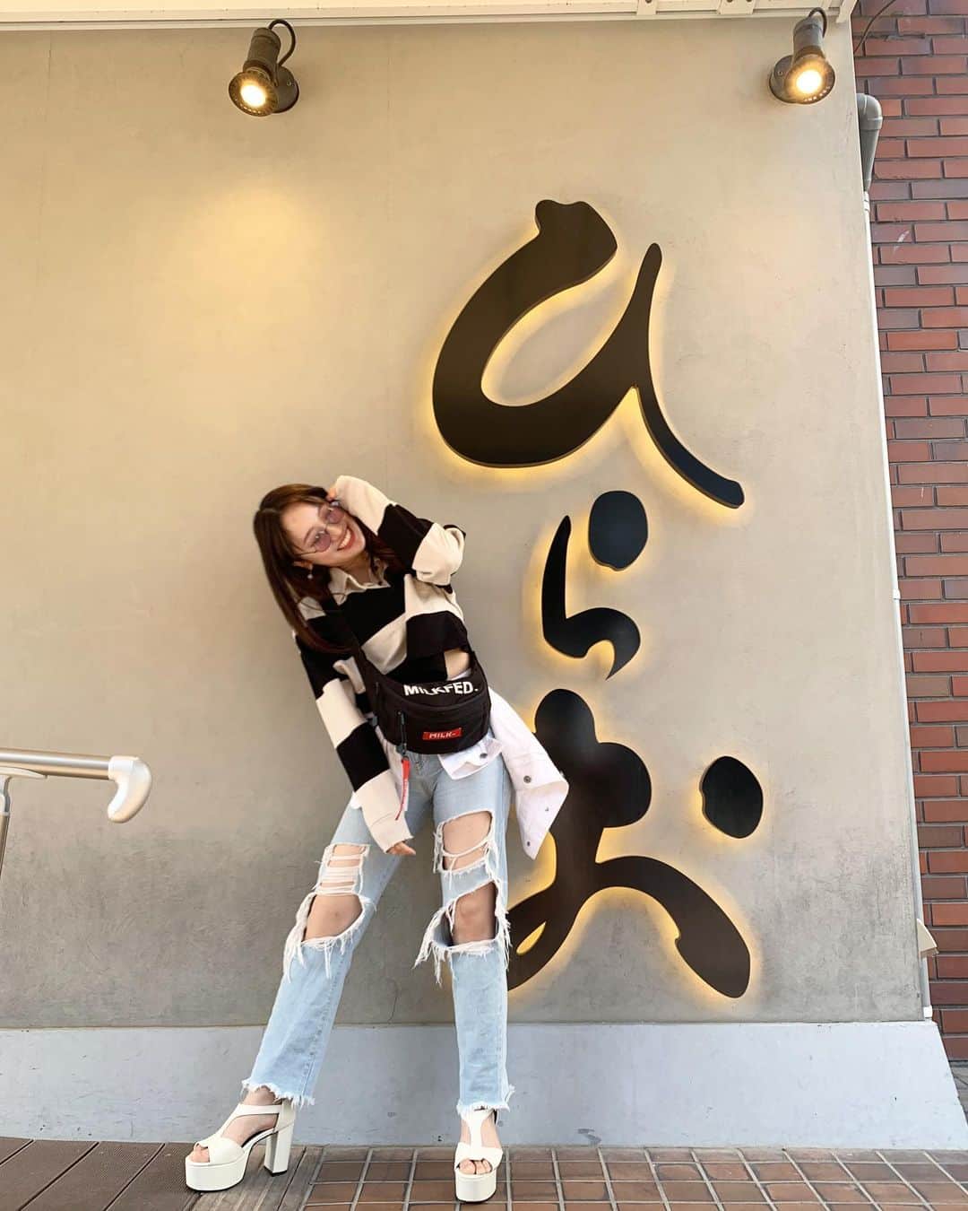 片原恵麻さんのインスタグラム写真 - (片原恵麻Instagram)「もう既になつかしい）Oo｡.（´-`） また旅行行けるようになったら福岡すぐにでも行きたいなぁ💭 もえぴに撮ってもらう写真は爆笑してるのばっかり📷 . . . #過去pic#福岡#福岡グルメ#福岡旅行#博多#博多グルメ#博多旅行#女子旅#博多ランチ#ひらお#天麩羅処ひらお#私服#gyda#emoda#ラガーシャツ」4月12日 20時10分 - emma_katahara