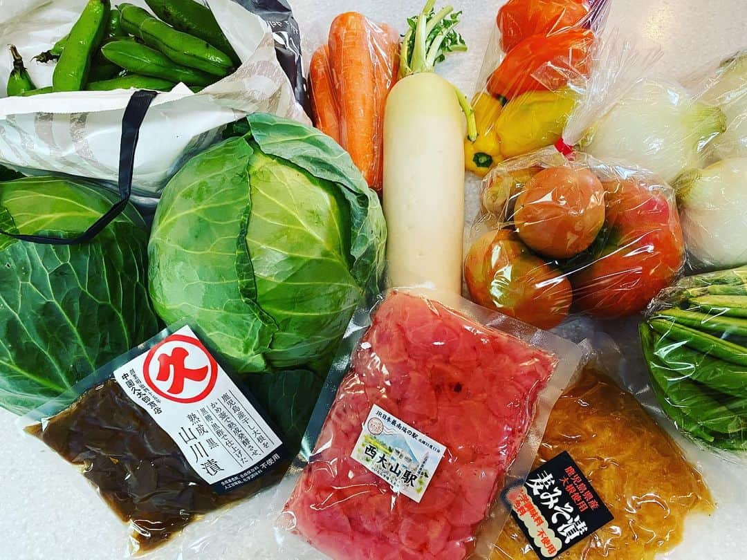 三木道三さんのインスタグラム写真 - (三木道三Instagram)「鹿児島からメチャいい野菜が届いた〜！ Big up 指宿岡野農園ケイスケ君🔥  今夜はお好み焼きや〜！」4月12日 20時03分 - dozan11