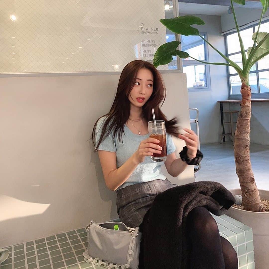 ギョンリ のインスタグラム：「보고싶어 다들⭐️ 🦋」