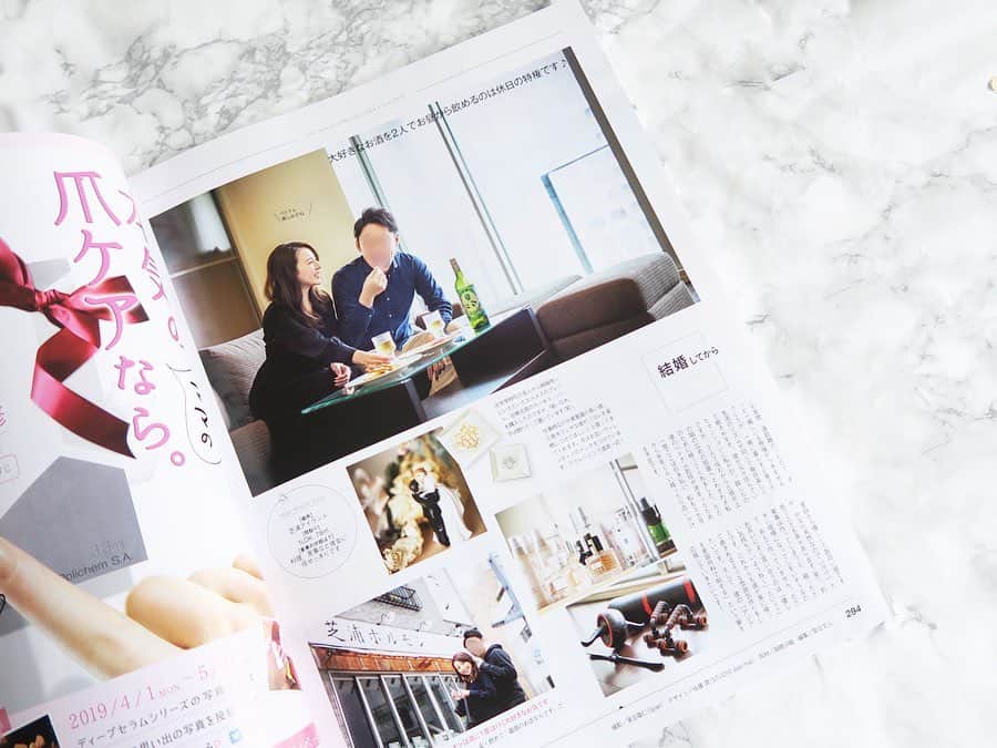 Nahoさんのインスタグラム写真 - (NahoInstagram)「ちょうど去年の桜の時期、 @classy_mag_insta の記事の撮影を夫婦で....🌸 * * 撮影前日に2人で目黒川の桜を見ながら朝まで飲んでしまい、 ほぼ寝れずに目を赤くして 早朝、編集者の方々と合流したのが懐かしいな🍶🌸 * * この家もこの後2回引っ越し、 生活も色々変わり、 変化の多いめちゃくちゃ楽しくて幸せな1年だったなぁと...しみじみ☺️💗 * * 来年はみんなで元気に またお花見ができますように...✨ * * * この号は記念に3冊ぐらい買いました🧸笑 いい思い出です✨ * #CLASSY #クラッシィ #新婚特集 #夫婦撮影 #結婚式 #ハワイ婚 #カップル #夫婦生活 #結婚 #時差投稿 #思い出 #2019春」4月12日 20時14分 - naho_417