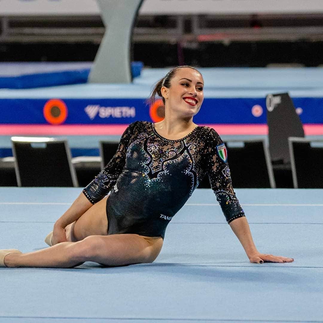 バネッサ・フェラーリのインスタグラム：「Auguri per una buona Pasqua a tutti voi❣️🦋💕 #vanessaferrari #gymnastics #italiateam #easter #pasqua」