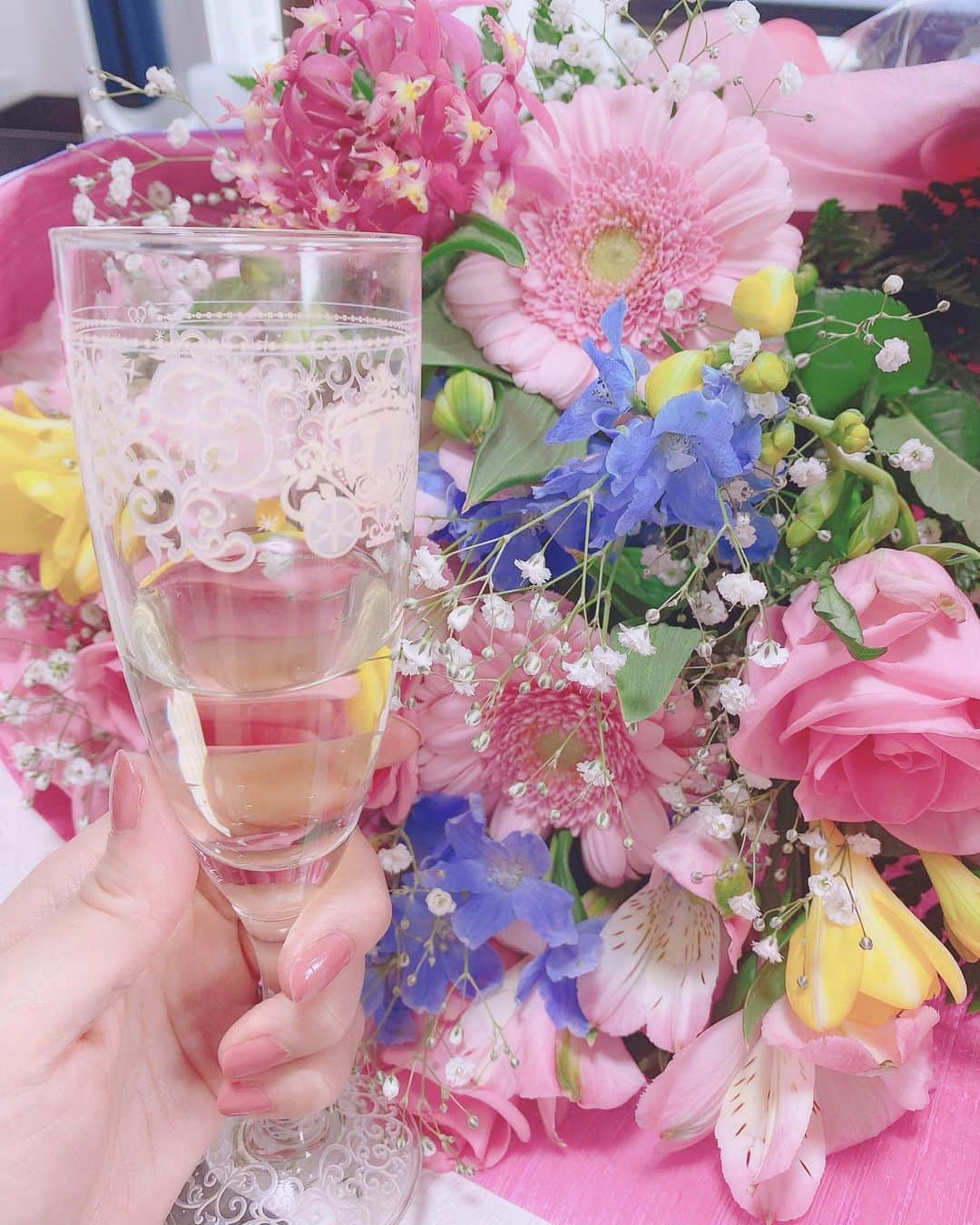 妃海風さんのインスタグラム写真 - (妃海風Instagram)「. . え。 4月12日のお誕生日という日に 夜9時から「シンデレラ」 テレビで放送だって😳✨✨ . 偶然という名の、奇跡やろ笑 . 心して待機。 . . #シンデレラ #私の大好きなプリンセス」4月12日 20時34分 - fuhinami_official