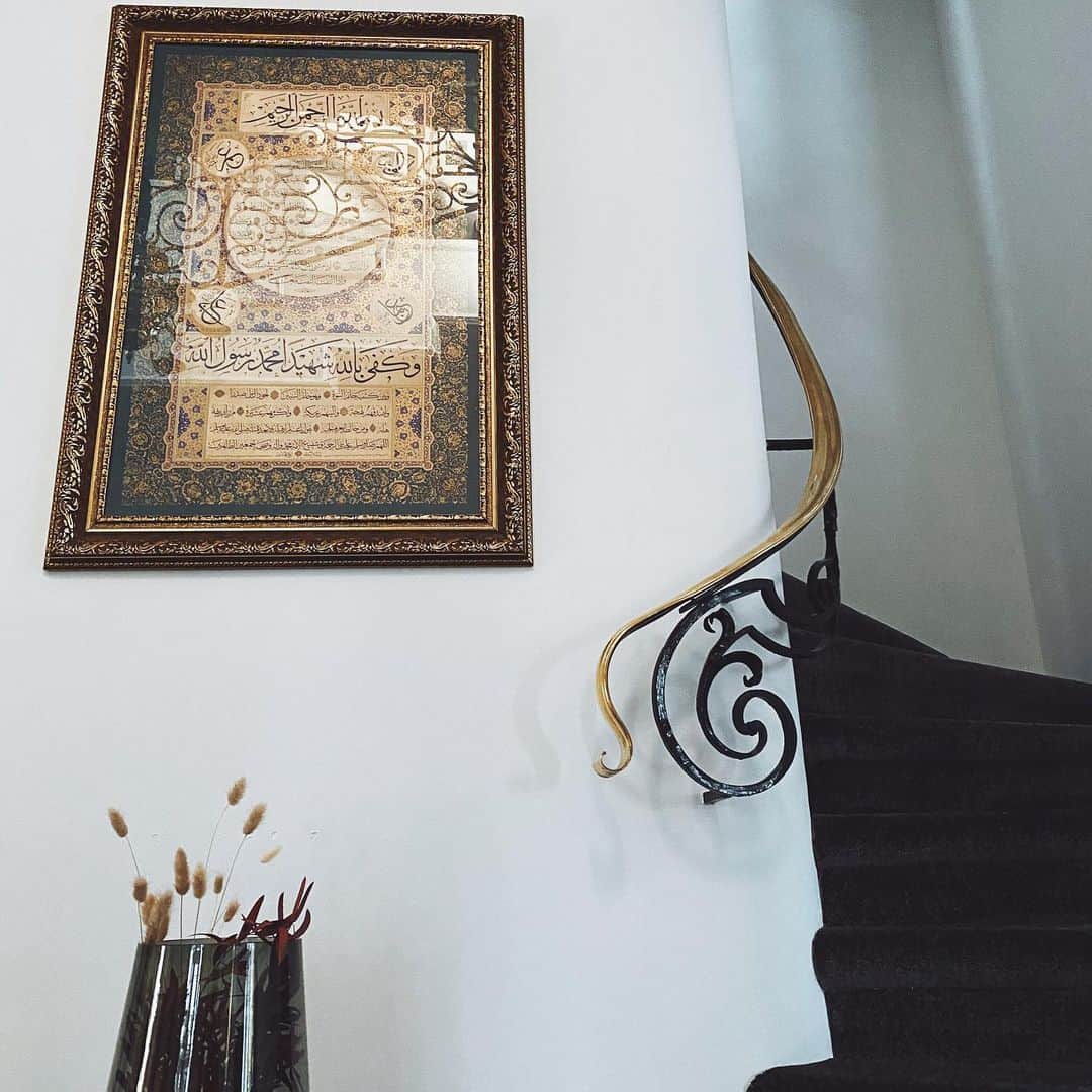 カリム・ベララビのインスタグラム：「happy sunday at home 🤎🎻」