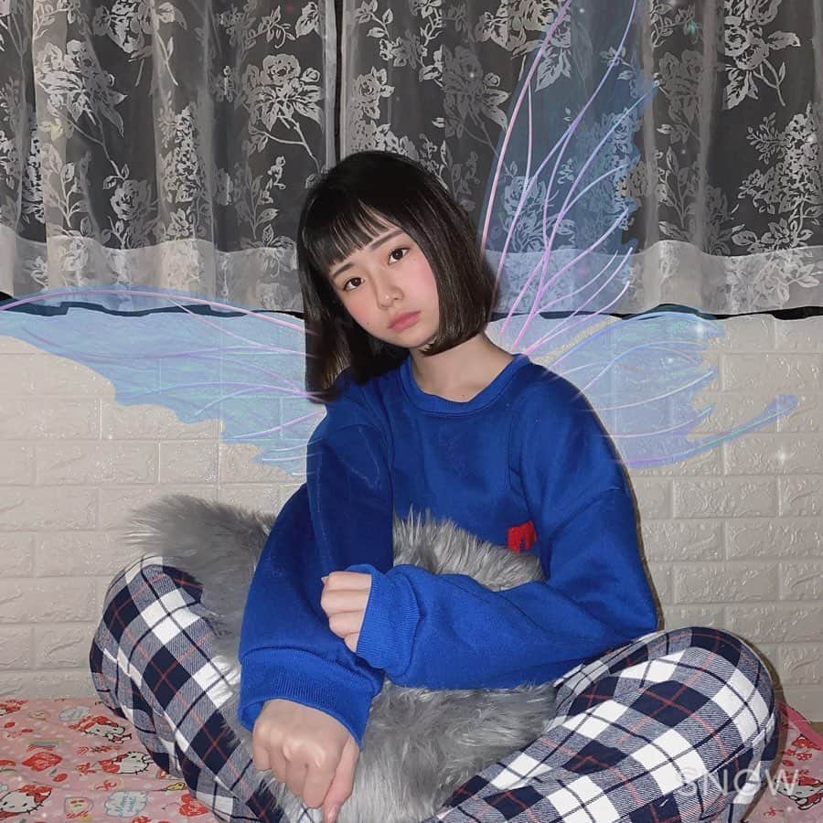 かれんのインスタグラム：「これ不思議でかわいい みんなも蝶々になっちゃえ〜 お家でハネ伸ばそう🥰  #snowcam #おうち時間 #おうちsnow#エモログ」