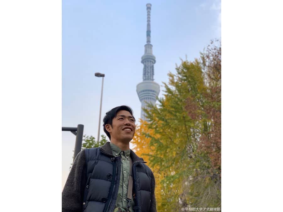 早稲田大学ア式蹴球部【公式】さんのインスタグラム写真 - (早稲田大学ア式蹴球部【公式】Instagram)「【9つの質問で部員を知ろう！🔍】﻿ ﻿ 今日から部員紹介を始めます！普段はなかなか知ることができない素顔をお楽しみください😊﻿ トップバッターは#阿部隼人、#奥野立己、#小野寺拓海 です！﻿ ﻿ ⚽️1人目(写真1.2枚目、2枚目前列右から2人目)﻿ #阿部隼人〔4年 DF 横浜FマリノスY出身〕﻿ ﻿ ① ニックネーム﻿ キング﻿ ②サッカーを始めた年齢﻿ 3〜4歳﻿ ③自分の強み﻿ 左足の全てのプレー﻿ ④趣味・マイブーム﻿ Youtubeを見ること﻿ ⑤モチベーションの上げ方﻿ 世界トップレベルの選手のプレー集を見る﻿ ⑥好きなタイプ﻿ 一緒にいて楽しい人﻿ ⑦ もしも自分が女性だったら付き合いたい選手/理由﻿ 田部井悠/かっこいいし、すごく優しいから﻿ ⑧生まれ変わったら何になりたい？﻿ トラ﻿ ⑨応援してくださる皆さんにひとこと﻿ 多くの方々を笑顔に出来るように頑張ります！﻿ ﻿ ﻿ ⚽️2人目(写真3.4枚目)﻿ #奥野立己〔4年 MF 早稲田実業学校高等部出身〕﻿ ﻿ ①ニックネーム﻿ リッキー、オックー、オク二ーニョ﻿ ②サッカーを始めた年齢﻿ 4歳﻿ ③自分の強み﻿ 攻撃性、走力、1vs1﻿ ④趣味・マイブーム﻿ アニメを見ること、日記をつけること﻿ ⑤モチベーションの上げ方﻿ 爆音で音楽を聴く、自己啓発の本を読む、全力で歌う﻿ ⑥好きなタイプ﻿ 笑顔が素敵で、美味しそうにご飯を食べる女性﻿ ⑦ もしも自分が女性だったら付き合いたい選手/理由﻿ 宮脇有夢/顔カッコいいのにすごく一途で優しいから。﻿ ⑧ 生まれ変わったら何になりたい？﻿ 星になって宇宙に漂い、ゆったりと地球を眺めていたい﻿ ⑨応援してくださる皆さんにひとこと﻿ 世界中が混乱し、難しい状況ですが、それぞれが置かれた立場で出来ることを考え、支え合って乗り越えていきましょう。この混乱が落ち着いた時に、私を含めた部員全員が活き活きとした姿を見せることができるように、精進していきます。これからも応援よろしくお願いします。﻿ ﻿ ﻿ ⚽️3人目(写真5.6枚目)﻿ #小野寺拓海〔4年 MF 専修大学北上高校出身〕﻿ ﻿ ①ニックネーム﻿ デラ、デリー、オノジ、たっくん﻿ ②サッカーを始めた年齢﻿ 7歳﻿ ③自分の強み﻿ タフネス、スライディング﻿ ④趣味・マイブーム﻿ カーキの小物集め、スキンケア﻿ ⑤モチベーションの上げ方﻿ ありません。﻿ モチベーションの上がり下がりがあまりない人間ですが、「テルーの唄」を聞いて気持ちをフラットにすることはあります。﻿ ⑥好きなタイプ　﻿ 土屋太鳳さんのような真っ直ぐな女性に魅力を感じます﻿ ⑦ もしも自分が女性だったら付き合いたい選手/理由﻿ 山田晃士/ユーモアと豪快さを兼ね備えた熱血パーソンだから﻿ ⑧ 生まれ変わったら何になりたい？﻿ お笑い芸人﻿ 話術で誰かを笑わせることのできる人間になりたいです。﻿ ⑨応援してくださる皆さんにひとこと﻿ ア式蹴球部は「日本をリードする存在になる」というビジョンに向かう真っ只中にいます。そんな中にあって新型コロナウイルスの流行という難敵が立ちはだかっている現状です。﻿ この逆境を跳ねのけるだけの「力」があるのか、今まさにア式の真価が問われています。先行きが不透明な中でも最高の準備をして、活動再開を待ちたいと思います！﻿ 今シーズンもご声援の程、よろしくお願い致します。﻿ ﻿ #９つの質問で部員を知ろう#jufa#university#football#soccer#早稲田大学#ア式蹴球部#大学サッカー#関東大学リーグ﻿ ﻿ 明日は﻿ ﻿ #金田佑耶﻿ #工藤泰平﻿ #楠優輔﻿ ﻿ の３人です！」4月12日 21時00分 - waseda.univ.afc