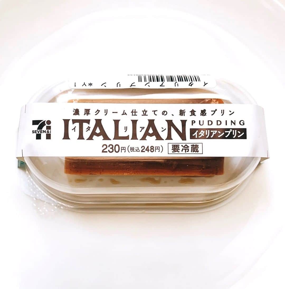 SPURさんのインスタグラム写真 - (SPURInstagram)「フォークで食べられるプリンです🍮  ずっと気になっていたセブンイレブンのイタリアンプリン。とてもしっかりとした食感とチーズの風味で、これは果たしてプリンなのだろうか🤔と一瞬悩みます。でも濃厚さと舌触りは、さすが世間を騒がせるだけあるクオリティ。カテゴライズなんてどうでもよくなる美味しさでした❤️（編集U）  #セブンイレブン #イタリアンプリン #プリン #SPUR #おやつ #SPURおやつ部 #おやつタイム #今日のおやつ #3時のおやつ #おうち時間 #おうちカフェ #spurmagazine #StayHome #StayAtHome #homesweethome」4月12日 21時00分 - spurmagazine
