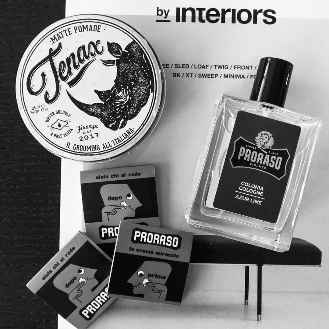 Proraso Japanのインスタグラム：「クラシカルながらもイタリアらしい洒落たパッケージデザインは、 洗面台をおしゃれに飾ってくれること間違いなし！ 毎日のシェービングをより特別な時間にしてくれます。 . . Repost from @prorasousa . . #proraso #prorasousa #prorasofirenze #シェービングクリーム #シェービング #ProShave #Italian #ItalianShave #イタリア製 #バーバースタイル #バーバーショップ #髭脱毛 #メンズスタイル #シェービングフォーム #Barber #メンズヘアスタイル #ヒゲ男子 #ヒゲ #BarberShop #ヒゲ脱毛 #メンズヘア #シェービングエステ #おしゃれさんと繋がりたい」