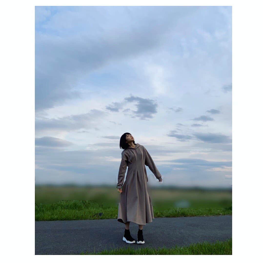 辻野かなみさんのインスタグラム写真 - (辻野かなみInstagram)「❤︎﻿ ﻿ 👗#かなみしふく﻿ ﻿ ﻿ 最近、ラフな格好ばかりしてる😊﻿ ﻿  ワンピースパーカー #DHOLIC ﻿ ﻿ 動きやすくて、すき💟﻿ ﻿ ﻿ たまには、外の空気も吸わないとね！﻿ くまのお散歩で運動！﻿ そして、恋のシェイプアップ♡も踊ってるよ😆﻿ ﻿ ﻿ #instagood #instalike #followme」4月12日 21時09分 - kanami_tsujino_official