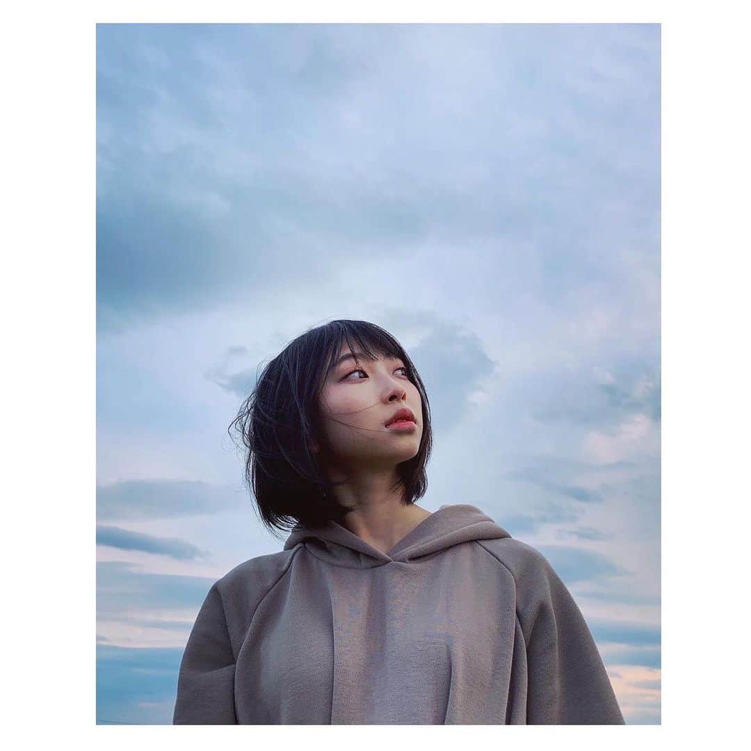 辻野かなみのインスタグラム：「❤︎﻿ ﻿ 👗#かなみしふく﻿ ﻿ ﻿ 最近、ラフな格好ばかりしてる😊﻿ ﻿  ワンピースパーカー #DHOLIC ﻿ ﻿ 動きやすくて、すき💟﻿ ﻿ ﻿ たまには、外の空気も吸わないとね！﻿ くまのお散歩で運動！﻿ そして、恋のシェイプアップ♡も踊ってるよ😆﻿ ﻿ ﻿ #instagood #instalike #followme」