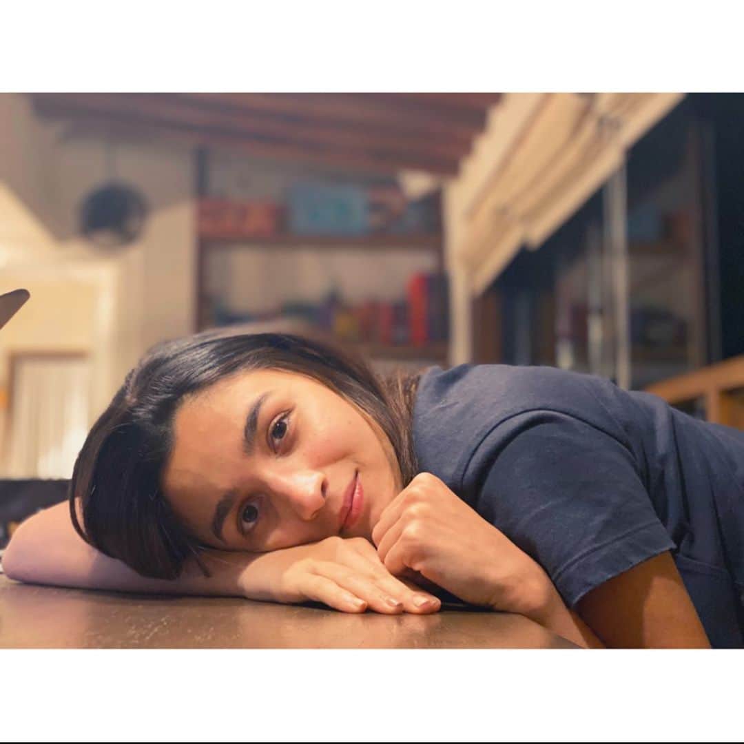 アリア・バットのインスタグラム：「Still believe in magic? Oh yes I do 🤞」