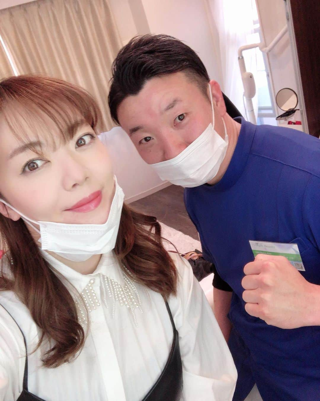 今村仁美さんのインスタグラム写真 - (今村仁美Instagram)「自粛前に小顔矯正行ってたの載せ忘れてた😎 若林先生 @masaaki19841101z  は、元々プロのキックボクサーとのことで、パンクラスの事や、格闘技の話で凄く盛り上がったの💕  施術は、先生のGod hand によって、一瞬にして小顔になったの！びっくり！ 全く痛くないから、こんなので小顔になるんですか？って聞いたくらい笑 3枚目の半顔の写真で見てもらったら分かると思うんだけど、全然違うの！！！目もパッて開いて 顔を触った感じもスッキリしてて🥺💕 コロナ収束したらまた行く予定😍たのしみ！  美Dical式小顔矯正15000円がインスタ見たで2500円と、激安になります💕 ご予約、お問い合わせは 03-6262-8807） (銀座美Dical整体サロン) ✨ . . . #ホワイトニング#LEDフェイシャル#LEDスカルプ育毛#銀座美Dical整体サロン#美Dical式骨盤矯正#美Dical式小顔矯正#EMS#トータルサロン# 美容#リフトアップ#痩身##新富町駅#エステサロン#美容矯正」4月12日 21時32分 - imamura_hi