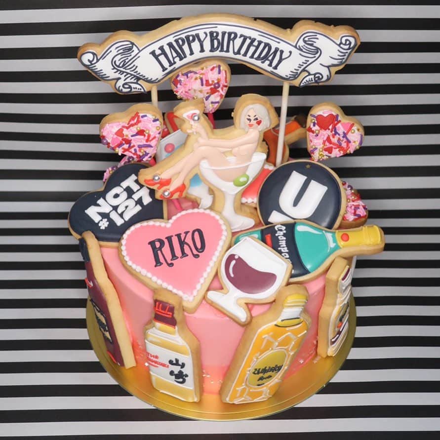 奈良裕也さんのインスタグラム写真 - (奈良裕也Instagram)「誕生日おめでとう💕 璃子ちゃん🖤🍾🍷🍻🍶✨ 来年は誕生日会しよう👍 今はケーキだけ お届け💕 ケーキは何時もの @_cookieboy_ #酒 #NCT」4月12日 21時39分 - yuyanara
