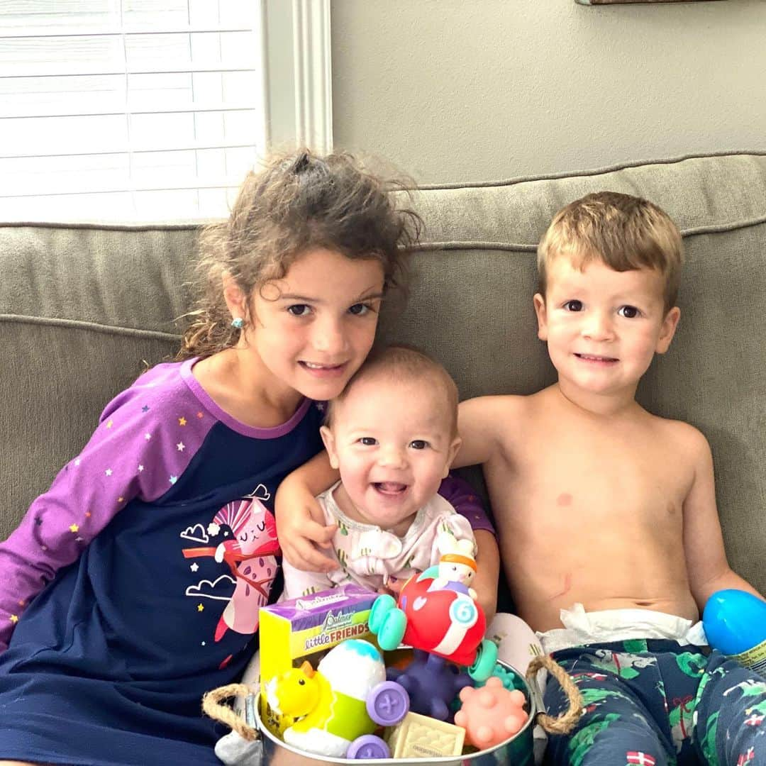 ジェイク・ブリガムのインスタグラム：「Happy Easter from my kids. He is Risen!」