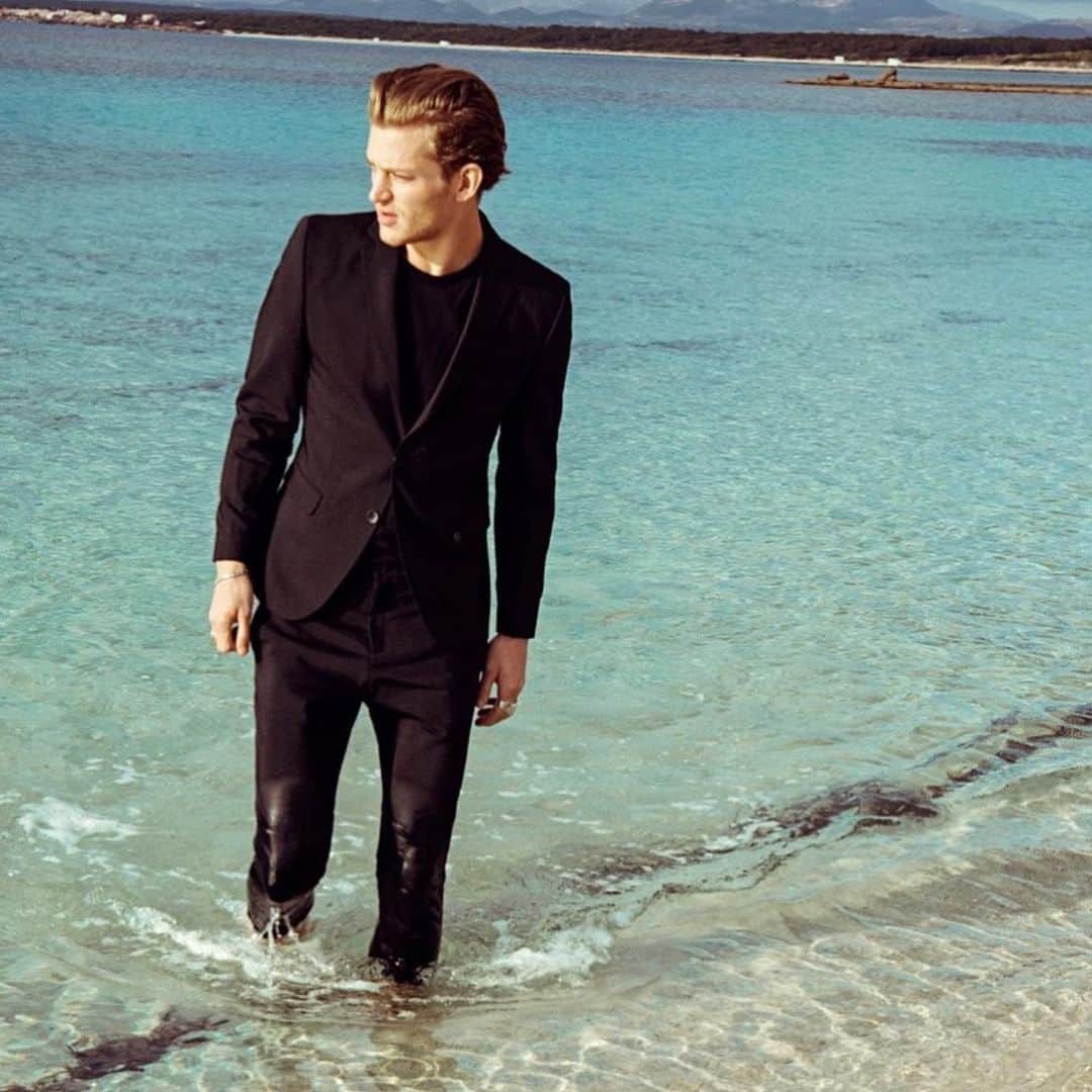 セバスティアン・ソーブのインスタグラム：「Sea you soon 🌊 - @elias.rumelis」