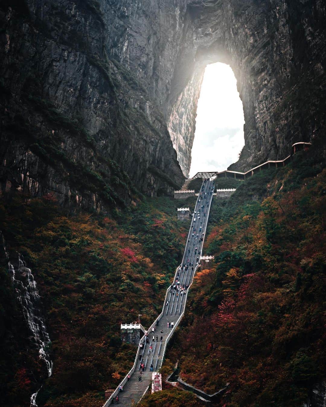 R̸K̸のインスタグラム：「HEAVEN'S GATE #hellofrom Zhangiajie China ・ ・ ・ ・ #bestvacations #beautifuldestinations #earthfocus #earthoffcial #earthpix #thegreatplanet #discoverearth #fantastic_earth #awesome_earthpix #ourplanetdaily #lifeofadventure #nature #livingonearth #theweekoninstagram  #theglobewanderer #stayandwander #welivetoexplore #IamATraveler #wonderful_places #TLPics #visit #voyaged #sonyalpha #bealpha #aroundtheworldpix #moodygrams #HYPEBEAST #hsinthefield #lonelyplanet @sonyalpha @hypebeast @highsnobiety @lightroom @soul.planet @earthfever @9gag @500px」