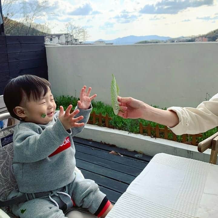 Han Ga Eunさんのインスタグラム写真 - (Han Ga EunInstagram)「보물같은 우리가족 오늘 하루 행복했어❤ 아빠랑 동생부부와 조카 그리고 나 좀 더 친해진 새식구 이서방 언제나 사랑하고 또 사랑해  #가족 #기록 #행복」4月12日 22時09分 - gaeungbebe