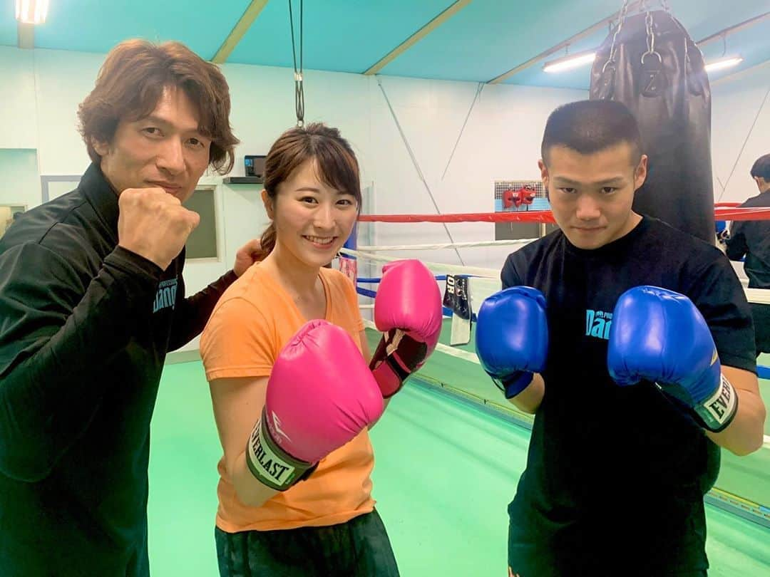 山崎聡子さんのインスタグラム写真 - (山崎聡子Instagram)「先月初旬、ボクシングの二瓶竜弥選手(Reason郡山所属)を取材させて頂きました🥊﻿ ﻿ 二瓶選手は、デビューして以来負けなしというすごい記録を持っているのですが… ﻿ボクシングを始めた理由にビックリ😳﻿笑 そしてトレーニングも体験させていただきました🏋️‍♀️ ﻿ このほか#福島ファイヤーボンズ の話題も🏀﻿ あすの18:15〜ご覧ください📺﻿✨ ﻿ #ふくしまjチャン﻿ #スポチャン﻿ #ボクシング﻿ #ボクサー﻿ #二瓶竜弥 選手﻿ #reason郡山 ﻿ #ボクシングジム ﻿ #ボクシングトレーニング﻿ #kfb #福島放送﻿ #アナウンサー ﻿ #山崎聡子」4月12日 22時22分 - 310puu