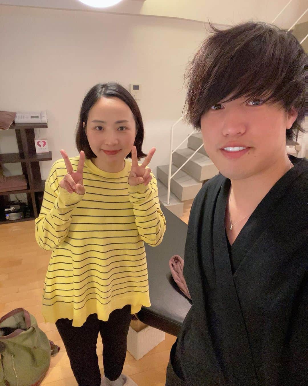美容整体師川島さん。のインスタグラム：「フリータレントのマリさん👨‍⚕️ 今回は、足痩せプログラムで １週間やった結果 ふともも周りが ー3.6cm落ちました笑 . ポイントは、 ・太ももの筋肉を鍛えないこと . 鍛えたら太くなります。 細くしたいなら、筋肉の代謝を上げるため マッサージして、そのあと低負荷高回数の運動です。 . また動画で発信します🙆🏻‍♂️ . #整体Filament #川島悠希 #整体　#美容 #トレーニング #マッサージ #ダイエット #宅トレ」