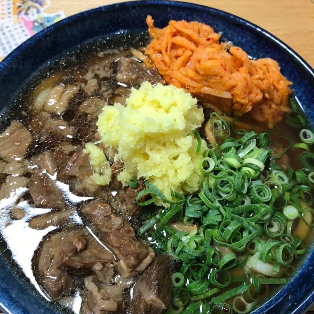 下畑博文さんのインスタグラム写真 - (下畑博文Instagram)「地元の友人からの贈り物！ 東京の自宅にいながら、故郷のうどんを食べる。 なんという幸せ。。。 #どきどきうどん #たけや #肉うどん #北九州 #小倉」4月12日 23時05分 - shimo.nii