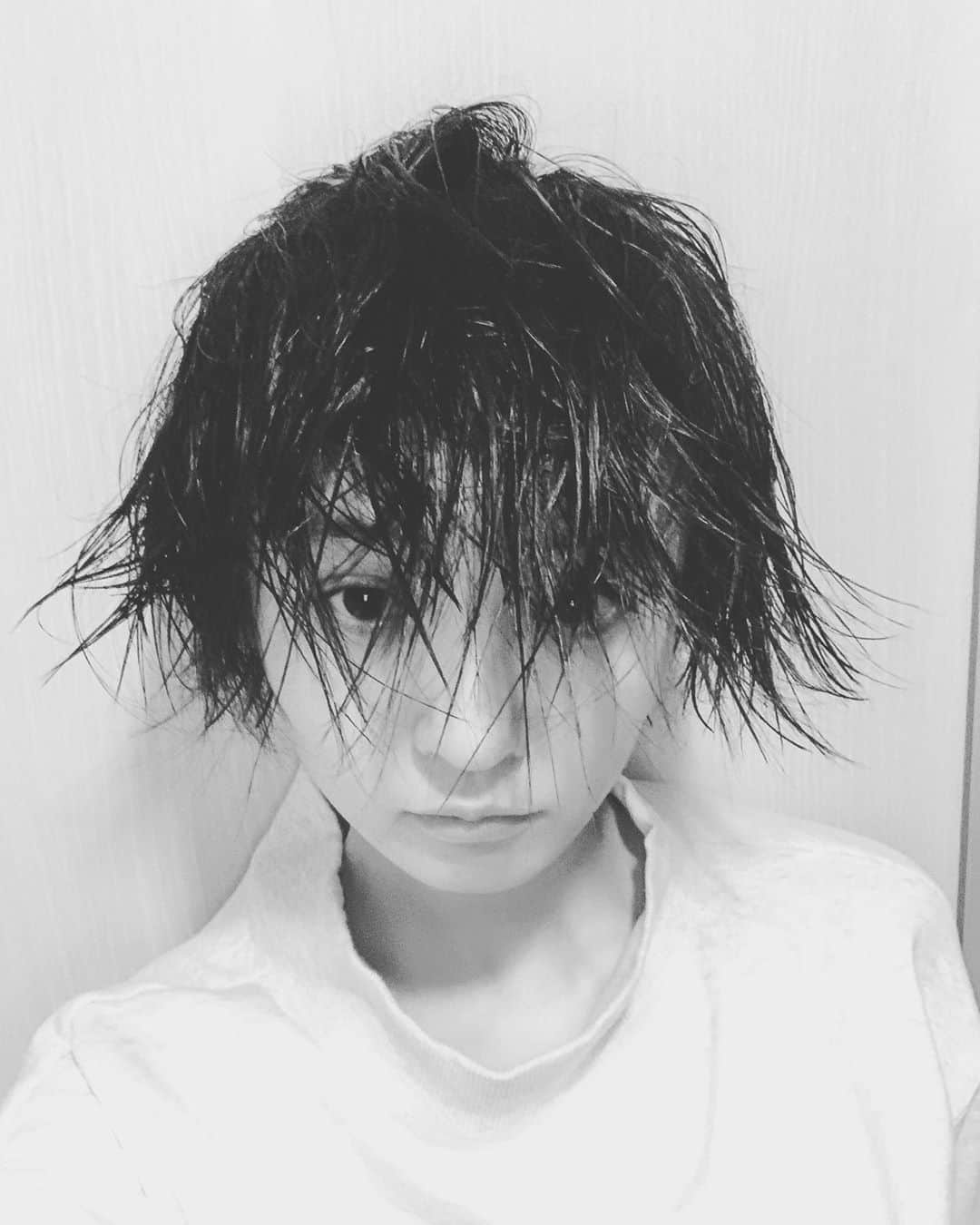 咲良菜緒さんのインスタグラム写真 - (咲良菜緒Instagram)「なんかこーゆーキャラいそう。 ㅤㅤㅤㅤㅤㅤㅤㅤㅤㅤㅤㅤㅤ 多分トラウマかかえてる感じのキャラで 主人公に救われて少しずつ光取り戻す🤏  ㅤㅤㅤㅤㅤㅤㅤㅤㅤㅤㅤㅤㅤ  セットじゃなくて ただのお風呂上がりのタオルオフ後です。。。」4月12日 23時10分 - nao_sakura_official