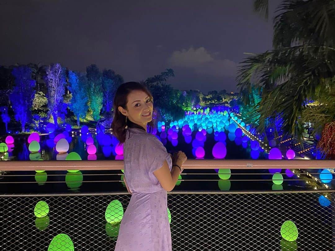 のインスタグラム：「🐰Happy Easter 🐣 ・ いつかのteam Lab 💜💙💚 ・ またやってほしいな〜🌈 ・ ソフトロックダウンになってまだ6日目。。。 家で過ごす時間を有意義のあるものにしよ☺️🏡 ・ #2020 #sg #easter #happyeaster #teamlab #prayfortheworld」