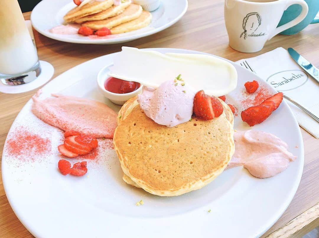 綾瀬麗奈さんのインスタグラム写真 - (綾瀬麗奈Instagram)「☺️🥚 . . このパンケーキは「サラベス」です🐰🥞 (ご質問ありがとうございます〜) . . また落ち着いたらカフェ巡りしたいなぁ☕️ そのために、今はお家でじっと。 不要な外出を控えて、お家でもしっかりと除菌が大切😌 あと朝晩1日に2回 体温を計るようにしてます！！ . 今はお家時間を大切に、 料理🍳したり掃除🧽したり配信📷してみたり たまに永遠とtiktokみたりして過ごしてます🤣 . 皆さんは何して過ごしてますか？？😌🌸 . . . #お家時間 #おうち時間 #サラベス #サラベス名古屋 #パンケーキ #名古屋カフェ #名駅カフェ #名古屋グルメ #名駅グルメ #名古屋パンケーキ #綾瀬麗奈の食べログ #ナゴレコ #あいなご #nagoya #japan #名古屋 #アイドル #偶像 #御朱印ガール #ゲーム女子 #トレーニング女子 #タビジョ #名古屋インスタ交流会」4月12日 23時27分 - ayasereina