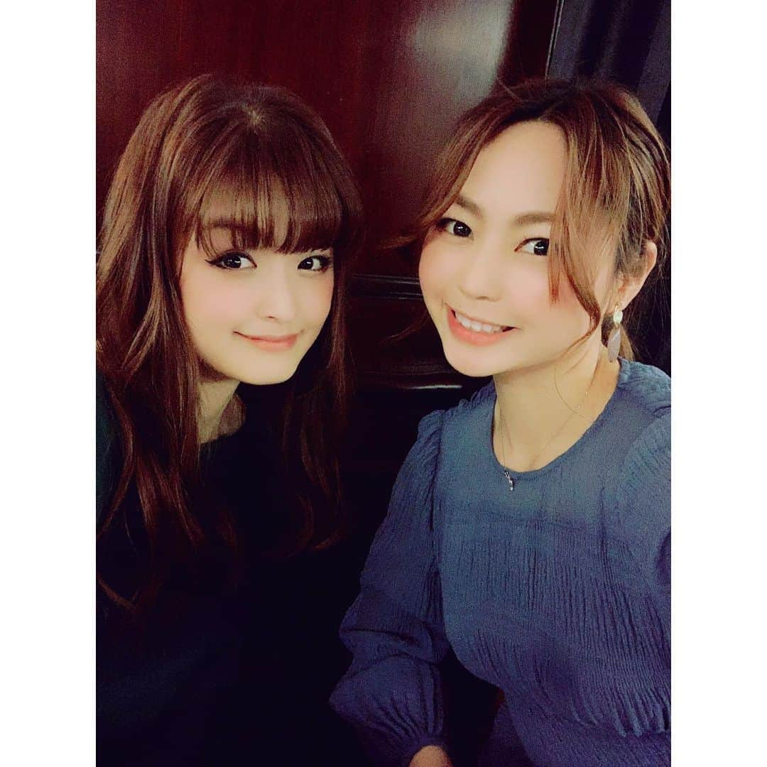 浅田梨奈さんのインスタグラム写真 - (浅田梨奈Instagram)「ご視聴頂きありがとうございました💚 ビデオチャット配信の 初ゲストは鈴木理沙プロでした👯‍♀️💕 みんな笑顔になって頂けましたか?? 次回もお楽しみに🥰  引き続き感染症対策をしっかりして頂き 早く安全に安心できる日が来ることを祈り みんなで乗り越えていきましょう ウイルスいなくなれー🦠  みんな元気になーれ！ みんな笑顔になーれ！ #ボウリング #プロボウラー #浅田梨奈 #鈴木理沙プロ #女子アスリート #rankseeker #ビデオチャット配信 #初ゲスト #ootd #frayid #festaria  #stayhome #うちで過ごそう #今できること #感染症対策 #コロナに負けるな」4月12日 23時32分 - asdrn528