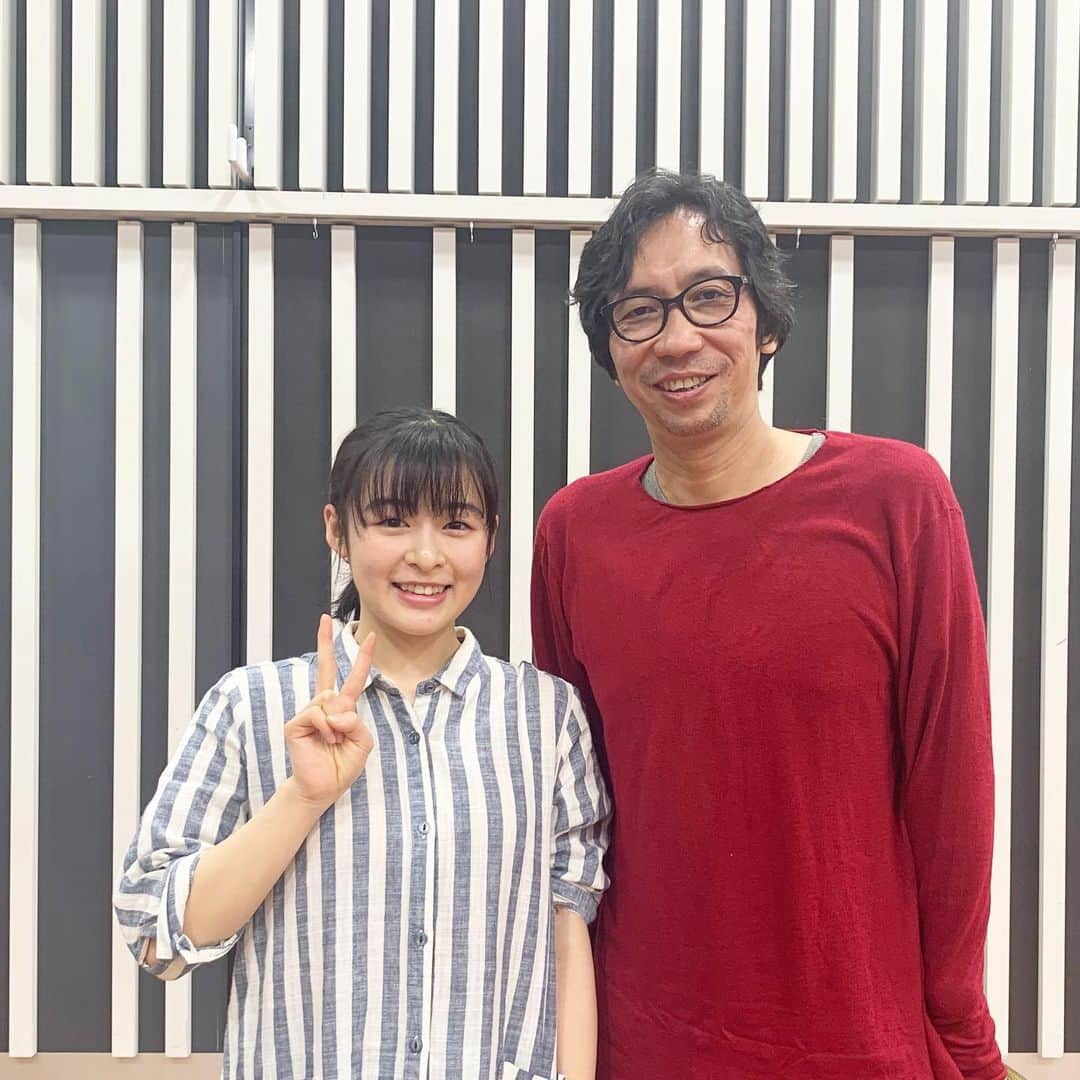 森七菜さんのインスタグラム写真 - (森七菜Instagram)「明日は、、ラジオの放送日📻﻿ 先週に続き、ゲストは行定勲監督‼️初めて行ったオーディションで決めてくださり、お仕事させていただいた監督です。﻿ この写真は、当時一緒に撮影させていただいた写真と同じように撮ってみました✌️﻿ 色んなお話をしていますので、明日ぜひ聴いてください💕﻿ ﻿ ニッポン放送﻿ 「ガクノネ 『森七菜のけっこうおもしろいラジオ』」﻿ 4月13日（月）18:20〜18:40放送﻿ ﻿ #森七菜のけっこうおもしろいラジオ ﻿ #行定勲 監督 #劇場 #窮鼠はチーズの夢を見る #公開された際にはぜひ！」4月12日 23時33分 - morinana_official