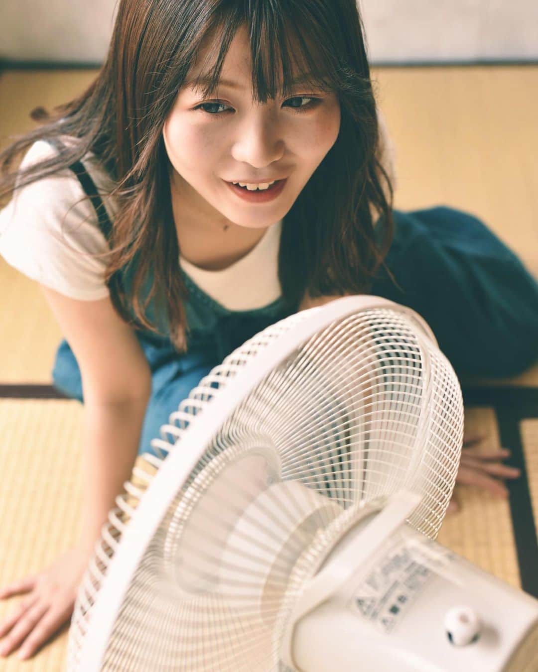 弘松菜摘のインスタグラム：「﻿ ﻿ ﻿ #おうちじかん﻿ をずっと費やしていた﻿ お部屋の片付け＆模様替えを﻿ 終わったーー🥳🥳🥳🎉🎉﻿ ﻿ ﻿ すごーい達成感！！！！！﻿ ﻿ お家にいながらも﻿ 幸せ見つけて楽しんで行こう😌✨﻿ ﻿ ﻿ みんなは今日は何してたの？？﻿ ﻿ ﻿ ﻿ #何気ない瞬間を残したい  #ポートレートしま専科」