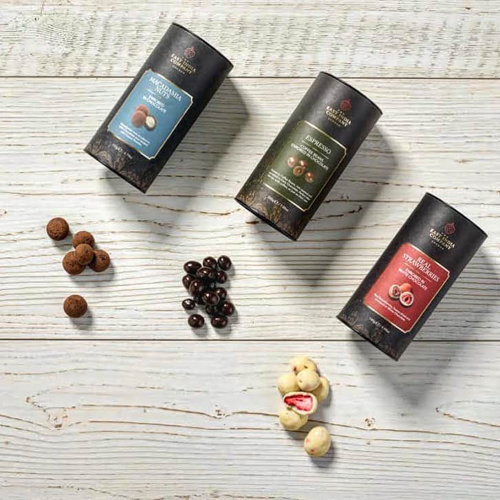 The East India Companyさんのインスタグラム写真 - (The East India CompanyInstagram)「Are you baking this #Easter? 🍰🧁 Try decorating your creation with our enrobed chocolates. Choose from a variety of nuts, berries and dried fruits or even go for coffee beans. Also don’t forget to tag us in your post! Happy baking 🐣  #theeastindiacompany #easterbaking #finechocolate #finefood #treatyourself」4月13日 0時07分 - theeastindiacompany
