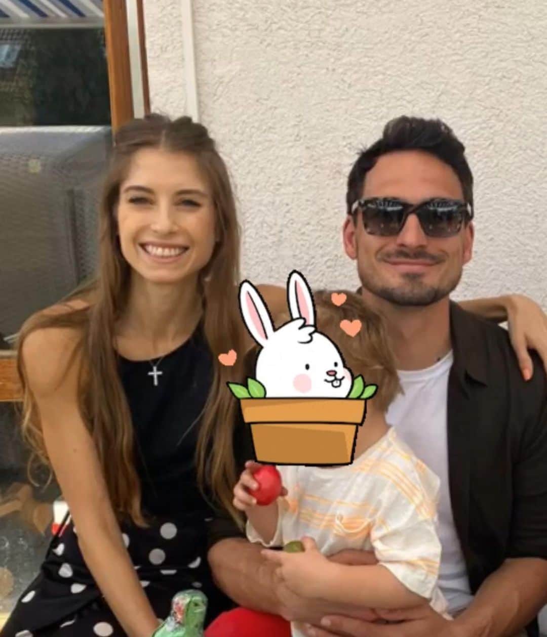 マッツ・フメルスのインスタグラム：「Frohe Ostern 🐰」