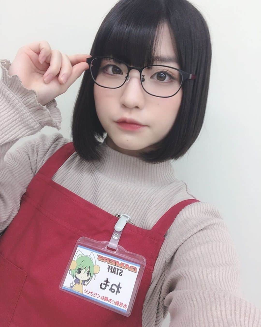 根本凪のインスタグラム：「ゲーマーズで働いてる眼鏡のお姉さんです  #インスタは #綺麗な感じに #書き直し #575 #ツイッターとの差 #眼鏡 #アイドル」