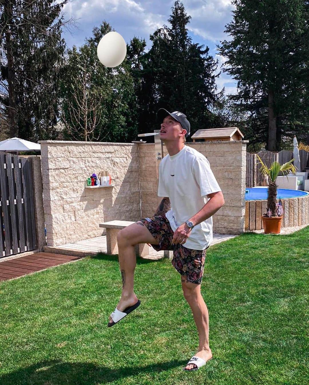 マリウス・ゲルスベックさんのインスタグラム写真 - (マリウス・ゲルスベックInstagram)「Easter vibes 🌤⚽️🐣 Blessings to you and your loved ones! #MW30 #UNLEASHTHEWOLF」4月13日 0時51分 - mariuswolf27