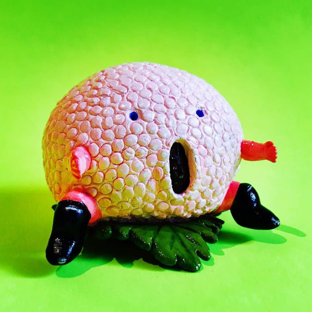デハラユキノリのインスタグラム：「さくらもち子 「あんこ見えちゃう」 SAKURAmochiko say "don't look at my inside" #deharayukinori  #dehara  #さくらもち #popyokai #outregallery」