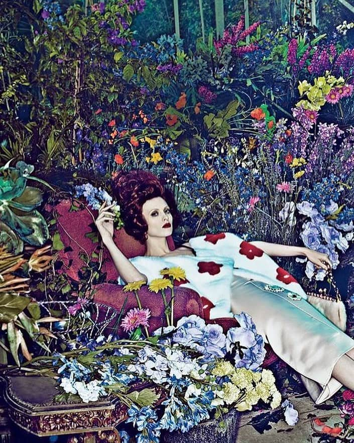 ジル・スチュアートさんのインスタグラム写真 - (ジル・スチュアートInstagram)「“Let us live like flowers wild and beautiful and drenched in sun” -Ellen Everett . Photograph by Steven Klein for Vogue, 2012 . #elleneverett #stevenklein #vogue #garden #flowers #fashion #photography #inspiration」4月13日 1時05分 - jillstuart