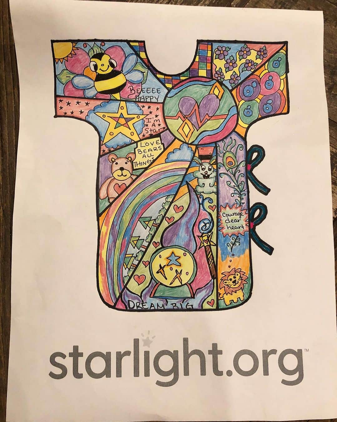 ジェイミー・アレクサンダーさんのインスタグラム写真 - (ジェイミー・アレクサンダーInstagram)「I choose to #DesignHappiness for hospitalized kids w/ @starlightchildrensfoundation 🌟 This Starlight Hospital Gown design makes me happy because it’s full of color and imagination which makes you feel like anything is possible. ♥️ Join me and #DesignHappiness with @starlightchildrensfoundation by creating your own at www.starlight.org」4月13日 1時21分 - jaimiealexander