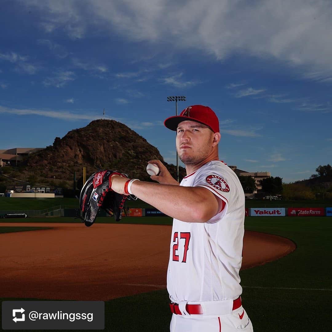 Rawlings Japanさんのインスタグラム写真 - (Rawlings JapanInstagram)「#Repost @rawlingssg with @get_repost ・・・ Superstar @angels outfielder Mike Trout had a 🔥video posted yesterday! Today, we’re bringing some of his #RawlingsGloveDay shots that feature his gamer. You can get his glove today at Rawlings.com/gloves/ #TeamRawlings #TheMarkOfAPro #ProPreferred #MLB @rawlings_japan_llc」4月13日 11時02分 - rawlings_japan_llc
