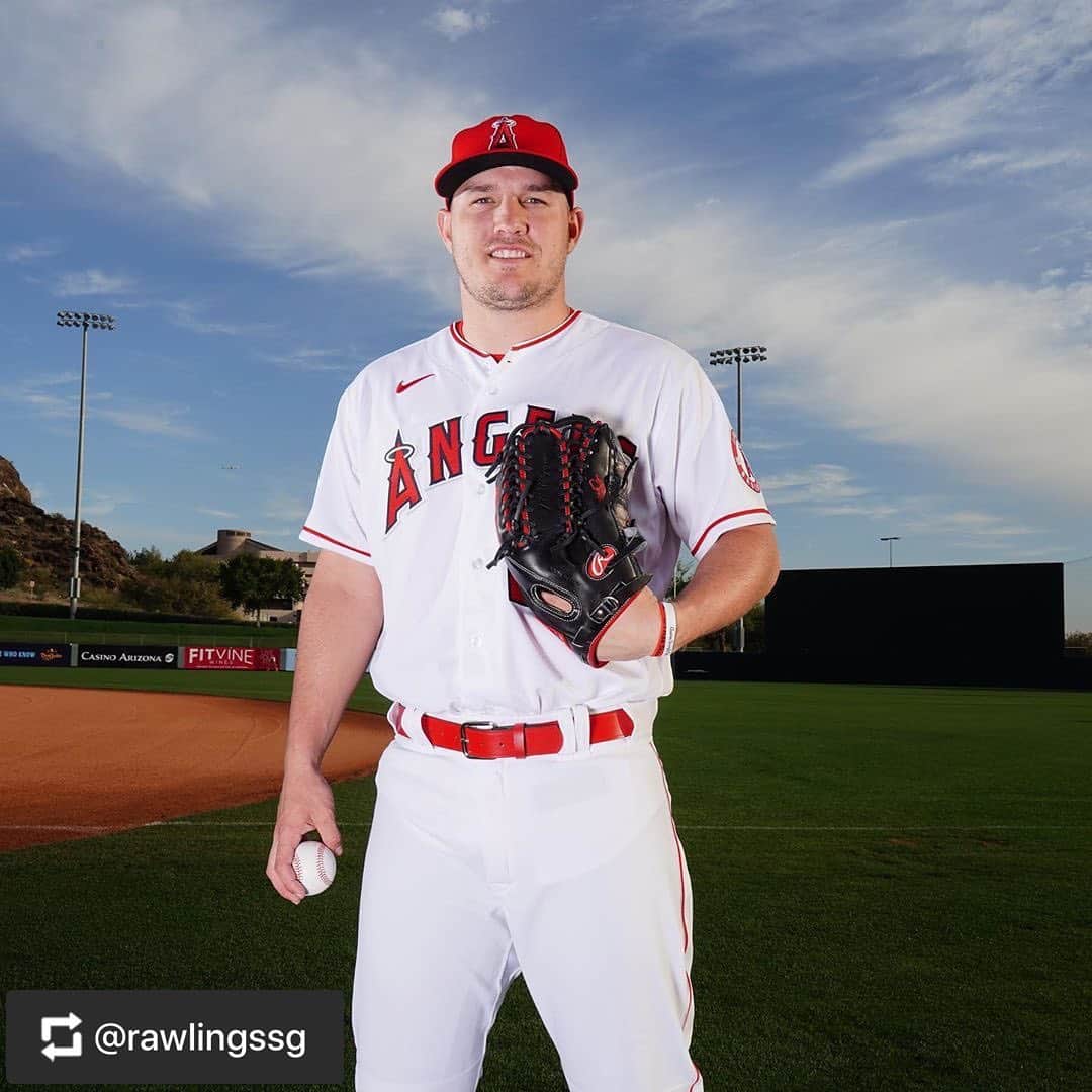 Rawlings Japanさんのインスタグラム写真 - (Rawlings JapanInstagram)「#Repost @rawlingssg with @get_repost ・・・ Superstar @angels outfielder Mike Trout had a 🔥video posted yesterday! Today, we’re bringing some of his #RawlingsGloveDay shots that feature his gamer. You can get his glove today at Rawlings.com/gloves/ #TeamRawlings #TheMarkOfAPro #ProPreferred #MLB @rawlings_japan_llc」4月13日 11時02分 - rawlings_japan_llc