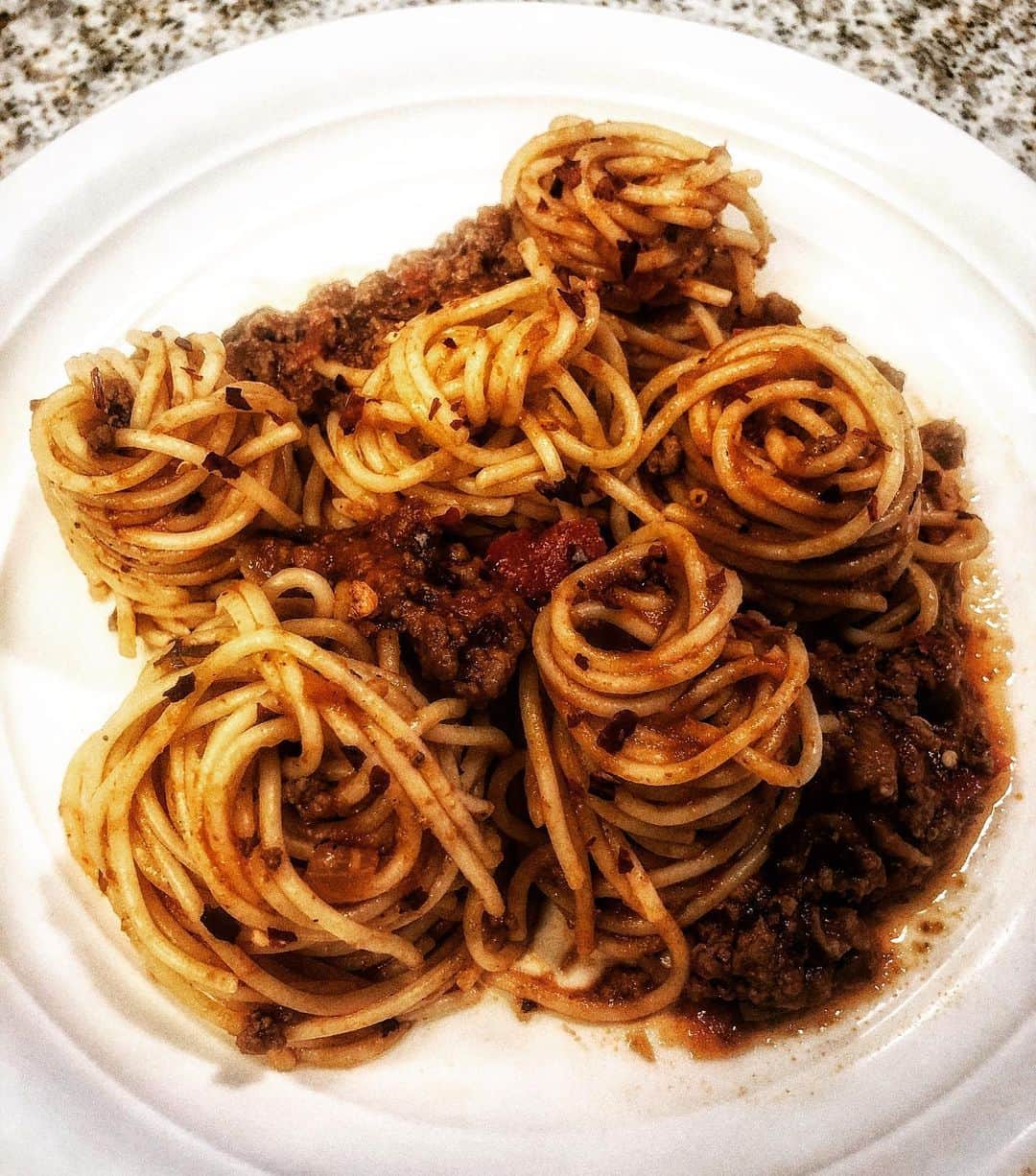 Jada Lalita Patipaksiriのインスタグラム：「Spaghetti + bolognese 🍝 my mom’s bolognese sauce is THE best. It has all the traditional, amazing, savory flavors of your ideal bolognese sauce but with an ever so subtle Asian kick to it. Ugh, we devoured it with a glass of wine 🍽🍷 #Pasta #noodles #tasty #dinner #yum #foodpics #foodie #yummy #cheatday #thaispice #food #thaifood #cooking #thailand #dinner #spicyfood #wine #authenticthai #recipe #cooking #rice #spicy #kitchen #cookbook #chef #italian」