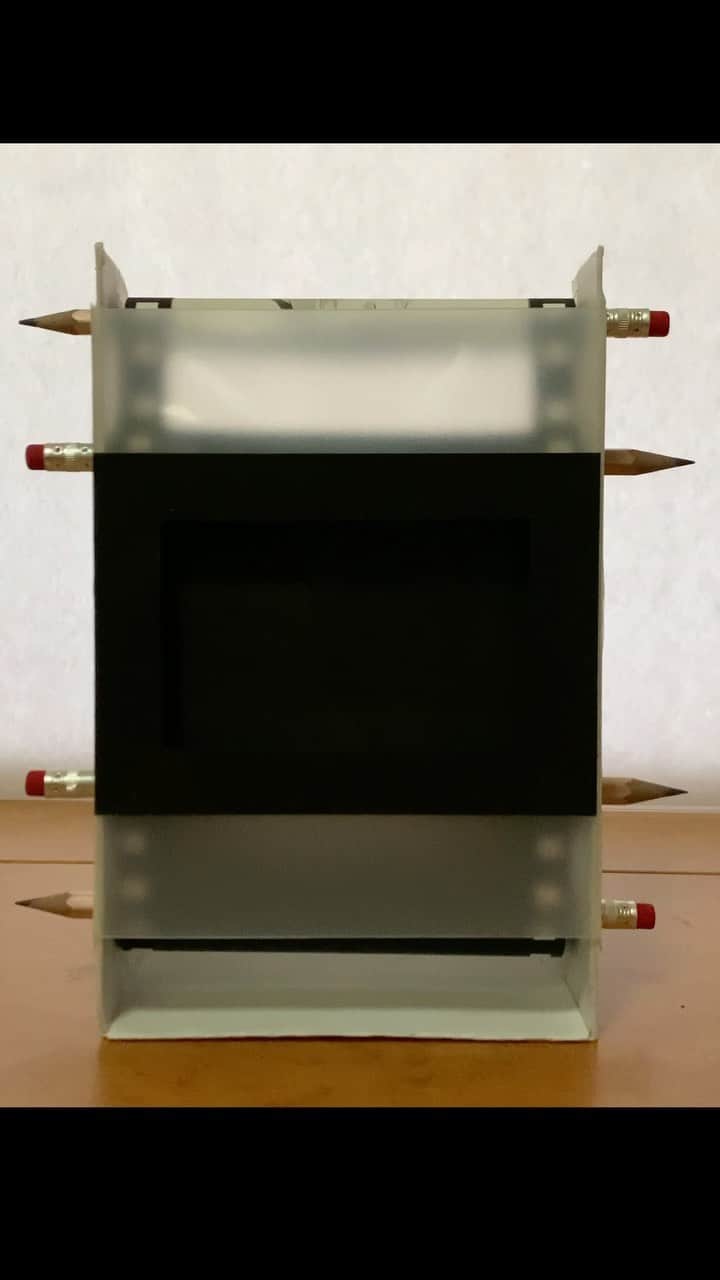 しんらしんげのインスタグラム：「鉛筆と紙とクリアファイルで作りました。I made it with pencil and paper and plastic file folder.」