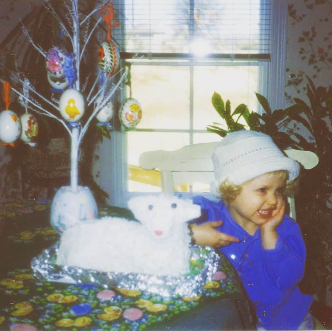 のインスタグラム：「traditions keeping me close to the people and places I miss the most today 🌸 happy easter (last pic is this year’s freehand lamb cake)」