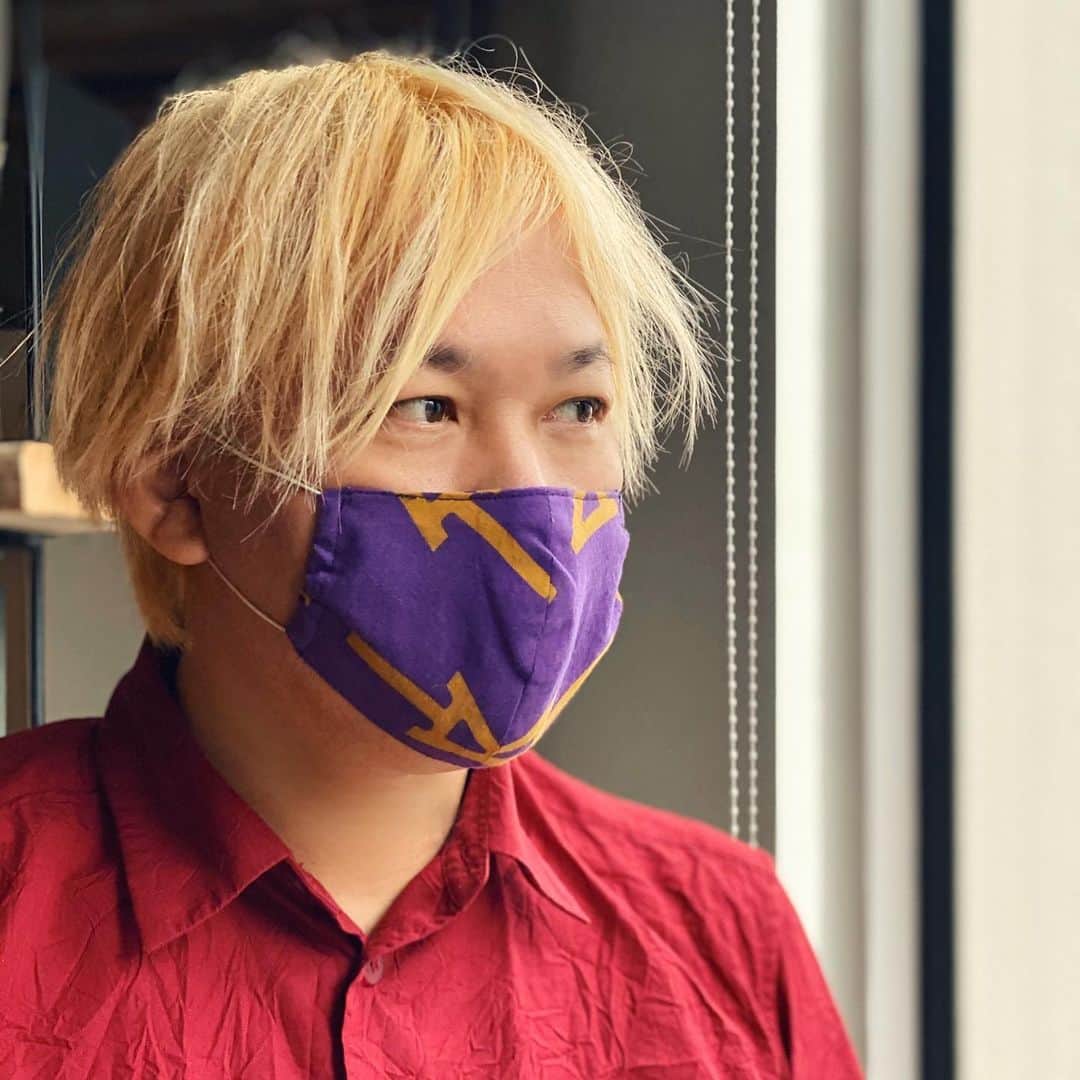 津田大介のインスタグラム：「あいちトリエンナーレ2019参加作家の津田道子さん @mcko2da （※親戚ではありません）の母君謹製のマスクをいただきました。あいトリの手ぬぐいで作られている……！」