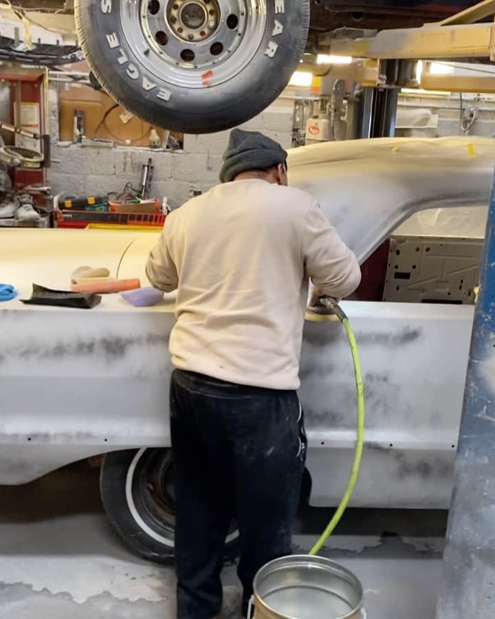 ファンクマスター・フレックスのインスタグラム：「My #63impala real #ss327 all GM sheet metal! @cmb.collision / @mario.moreta.52 cranking! Bobby/Paulie building me a 409 bigblock for it! @edelbrockusa heads, dual carb and intake! @hotchkis suspension, @wheelvintiques steelies, @gillininteriors got the interior ready! I’m painting it Corvette White! @bfgoodrichtires @flowmaster_official exhaust! That’s also my #70chevelle convertible on the lift! @joses_kustoms did the suspension! Putting an #ss502 in it! WHO ELSE LIKES MUSCLE CARS?」