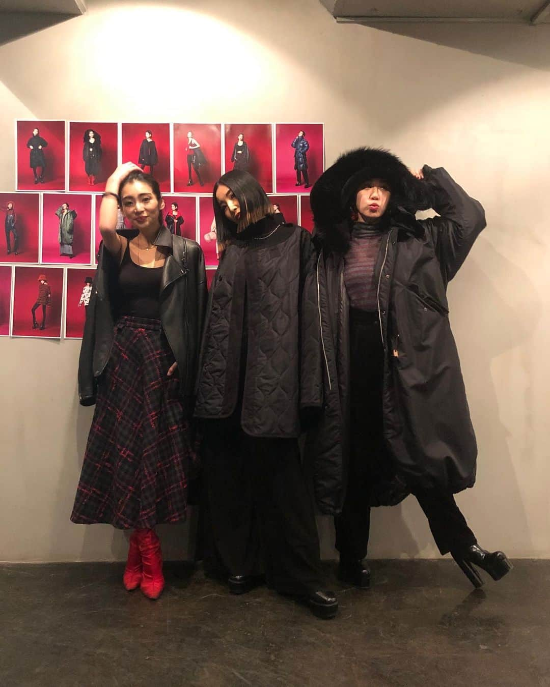 一条ありささんのインスタグラム写真 - (一条ありさInstagram)「2020.AW exhibition  @balletbybacklash  @isamukatayamabacklash  @yuriavodka  @aikosenseidayo  大好きな2人の展示会🖤  毎回毎回楽しくて長居しちゃうのw今回は3時間w  vodka呑んで皆んなで団欒して…  Happy Happy Time〜  この時期と今は世界が変わってしまったけれど  また皆んなでワイワイ集まれる日を楽しみに 今、私達が出来る事を  stay home . . .  #isamukatayamabacklash #isamukatayama_backlash #isamukatayama #ballet #fashion #leather #leatherfashion #black #串戸ユリア #一条ありさ #japan #バレエバイバックラッシュ #2020awcollection #2020aw」4月13日 12時04分 - arisa_ichijou