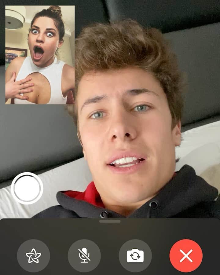 Hannah Stockingのインスタグラム：「Tag someone who talks too much 🙂🤦‍♀️ @eljuanpazurita (Wait for it)」