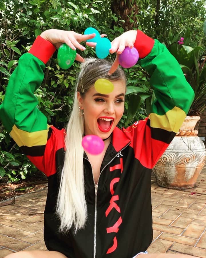 Mia Diazのインスタグラム：「Happy Easter 🐣 to you all.  #happyeaster2020 #miadiaz #easter2020  #eastereggs #staysafe」