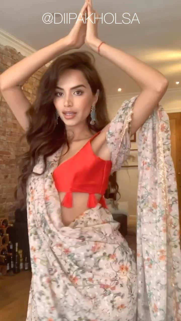 Diipa Büller-Khoslaのインスタグラム：「So much love for all my other desi babes on this #DesiGirlChallenge  @kaushal @irenesarah @dressyourface @diipakhosla @sharifaeasmin @arshiamoorjani @nabela @farahdhukai @manal @bodmonzaid @deepica @radhidevlukia (inspired by #DontRushChallenge)」