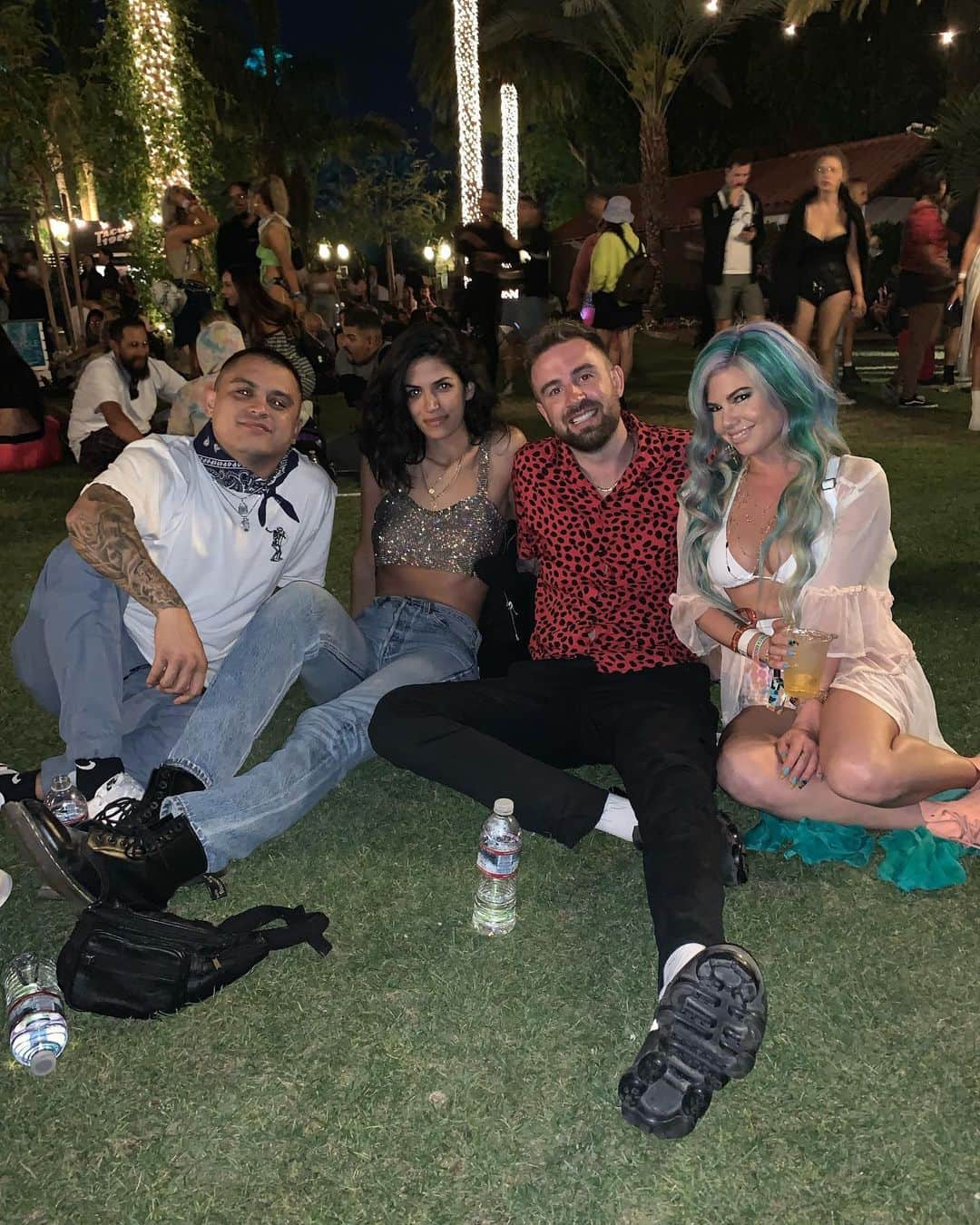 クリス・ファフのインスタグラム：「One of my favorite weekends of the year! 🌴😷🌴Miss you Coachella squad 🙌🏻」